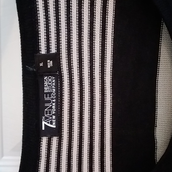 Cardigan - Picture 2 of 4